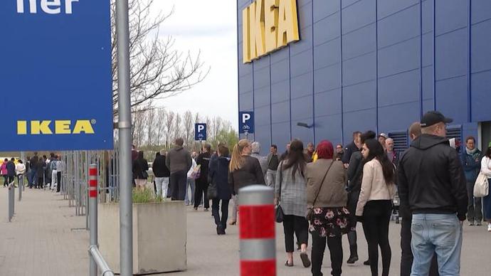 Co tam kwarantanna, Ikea otwarta. Jak Polska długa i szeroka, klienci szturmują sklepy