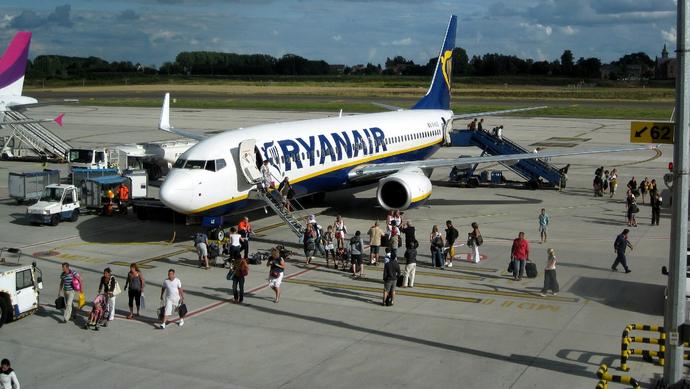 Podróże lotnicze. Ryanair kusi: to będzie obłędnie tania zima przez COVID-19