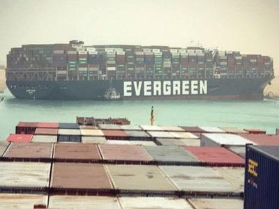 Paczka z Chin się spóźnia? Jeszcze poczekasz, statki utknęły w wielkim korku na Kanale Sueskim