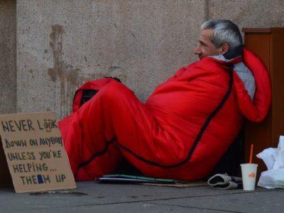 Kalifornia wyda miliardy, by bezdomni mogli mieszkać w hotelach