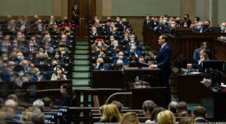 Polski Ład uderza w posłów. Ministerstwo Finansów panicznie szuka rozwiązania