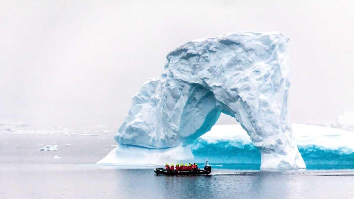 Rekordowo mało lodu na Antarktydzie. Naukowcy patrzą na Lodowiec Zagłady i modlą się, by nie stopniał