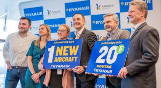 Ryanair nagradza i karze. Katowice z nowymi połączeniami, Modlin traci 10 tras i samoloty