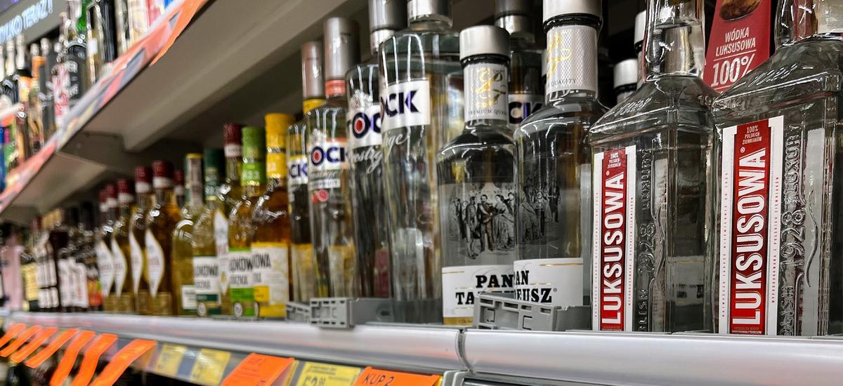 Chcą ograniczyć sprzedaż alkoholu. Reakcja Polaków bezcenna