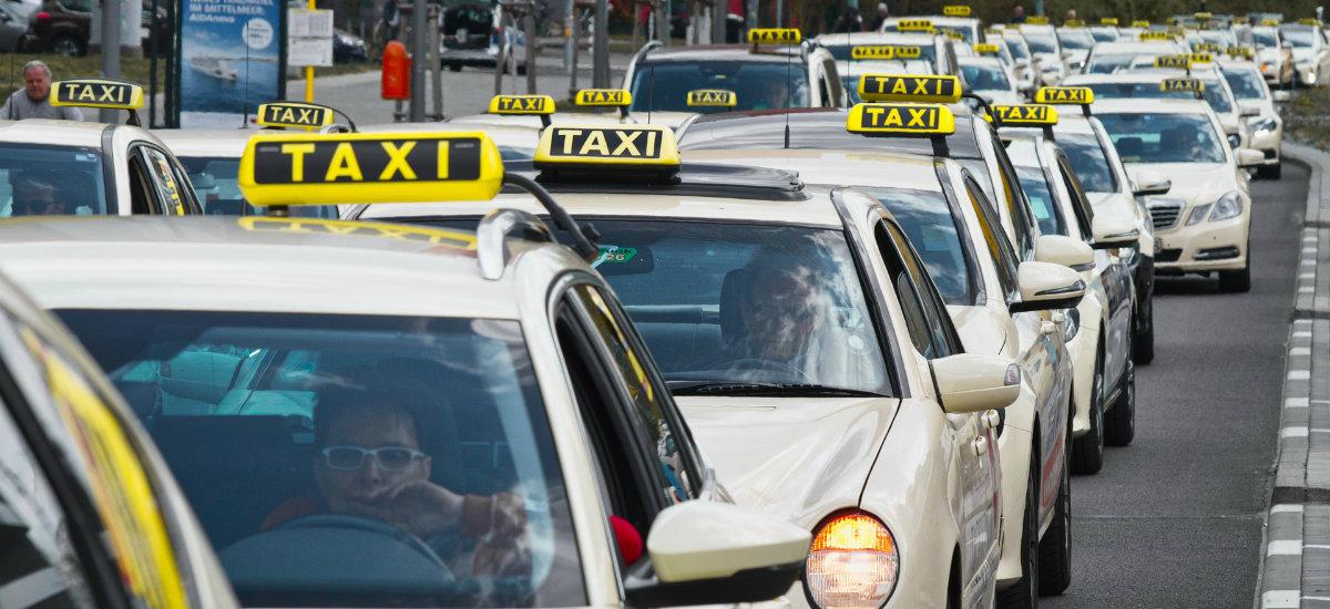 Chcesz zostać taksówkarzem? Rośnie liczba wymagań dla kierowców