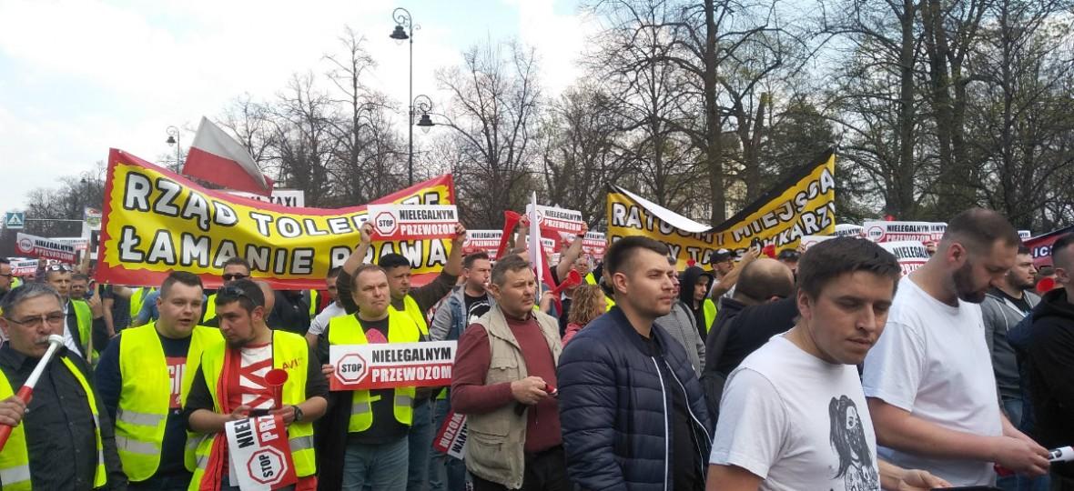 Taksówkarze wznawiają protest przeciwko Uberowi