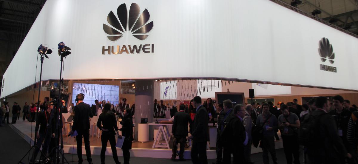 Huawei ma nowe kłopoty. Chiński gigant tłumaczy się ze współpracy z armią