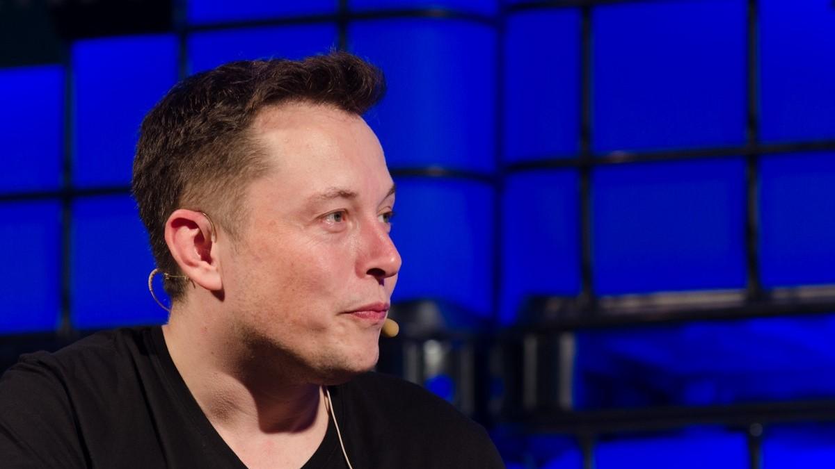 Na Elona Muska sypią się gromy. Zobaczcie, kto szydzi z wpadek Tesli i jej szefa