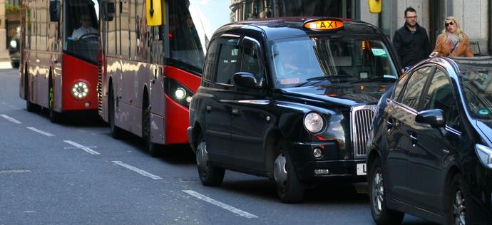 Licencje taksówkarskie to pic na wodę? Ujawniono ogromny przekręt w Londynie
