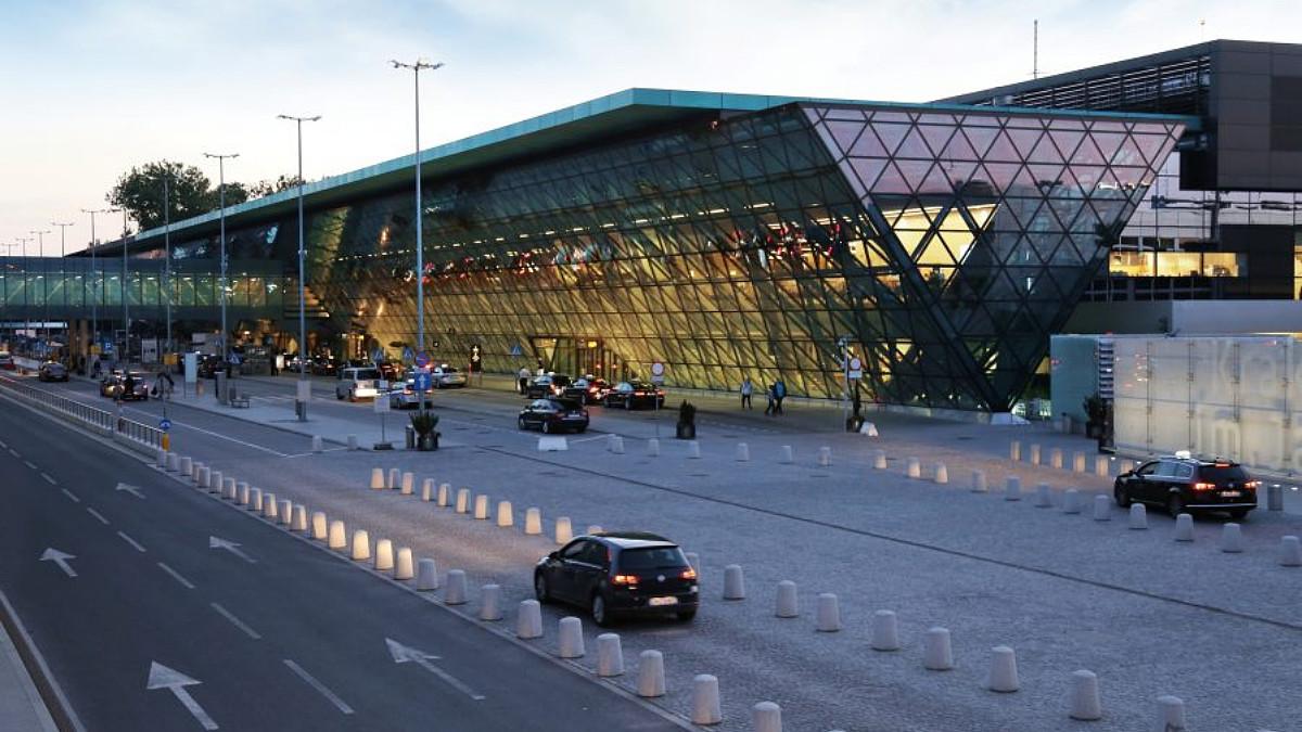 Lotnisko w Krakowie w opałach. Rośnie ryzyko, że port trzeba będzie zamknąć aż na pół roku