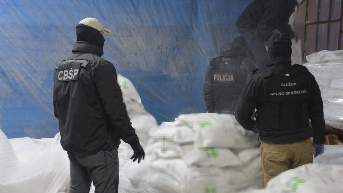 Przemyt kokainy. Polska policja odkryła w porcie w Gdyni dwie tony narkotyku z Kolumbii