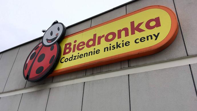 Sieci handlowe w Polsce. UOKiK wszczął kolejne postępowanie przeciw Biedronce i 18 innym sieciom