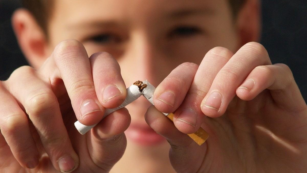 Palacze kosztują budżet 10 mld zł. Rząd wciąż nie ma pomysłu, jak zniechęcić Polaków do papierosów