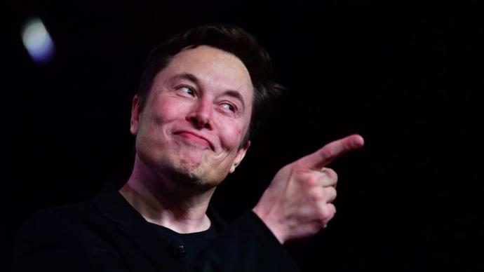 Elon Musk najbogatszym człowiekiem na świecie. Jego majątek to 195 mld dol.