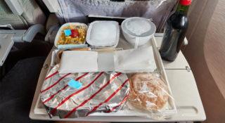 marnowanie-jedzenia-linie-lotnicze