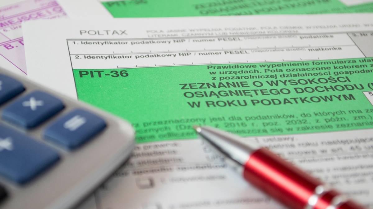 Polski Ład wprowadzi nowiutką ulgę podatkową w PIT. Rząd brnie w bezmyślne janosikowanie