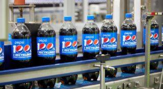 Odważna decyzja Pepsi. Koncern wprowadza w Polsce na masową skalę nowe zielone butelki