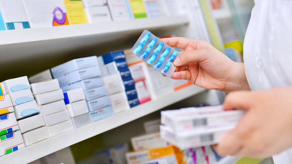 W Polaków uderzą drastyczne podwyżki cen leków. Wyjaśnienia producentów są żenujące