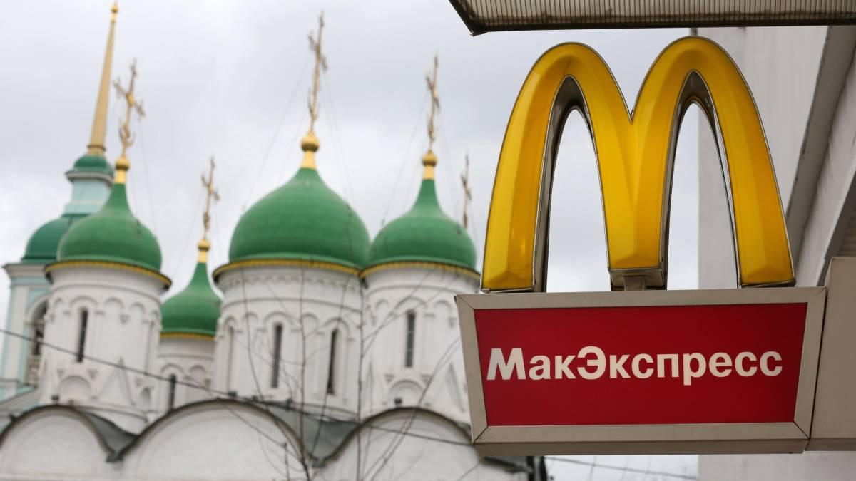 W Rosji kwitnie pokątny handel burgerami z McDonalda. Za BigMaca trzeba zapłacić fortunę