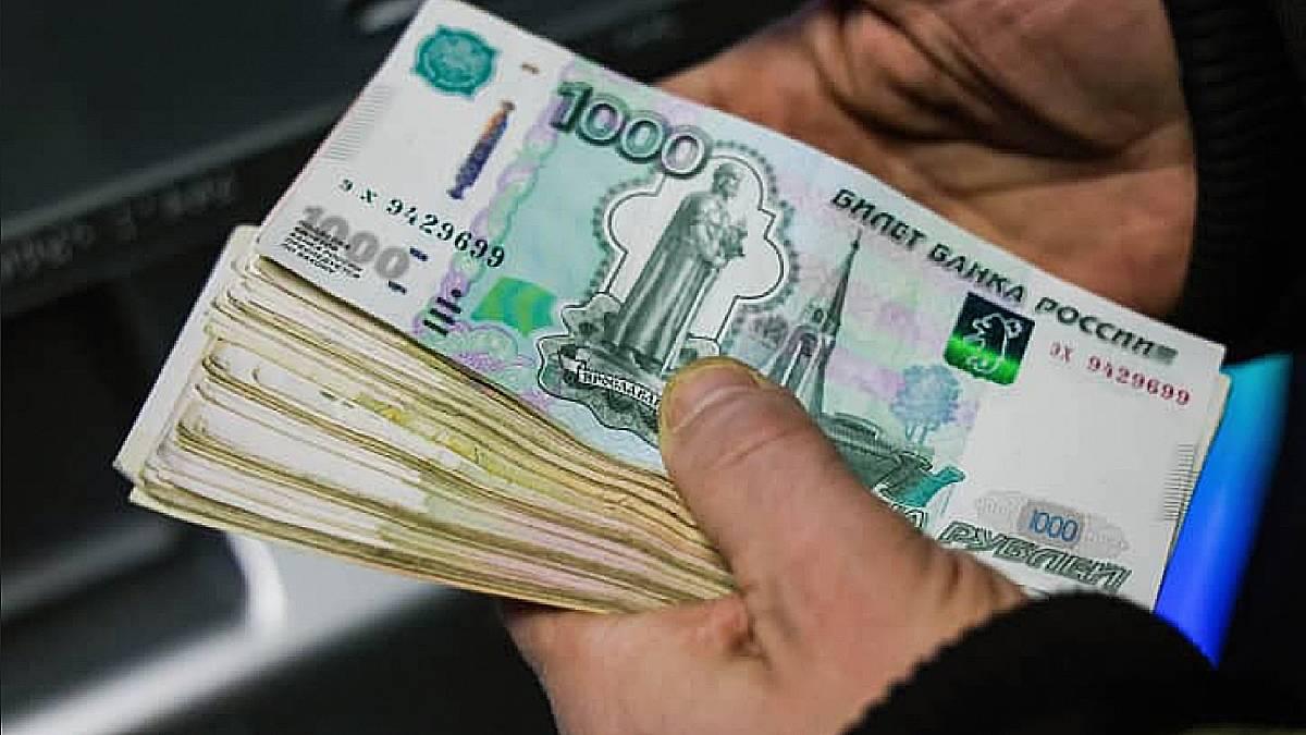 Rosja chce kupić 70 miliardów dolarów w chińskich juanach i innych „przyjaznych” walutach, aby osłabić rubla