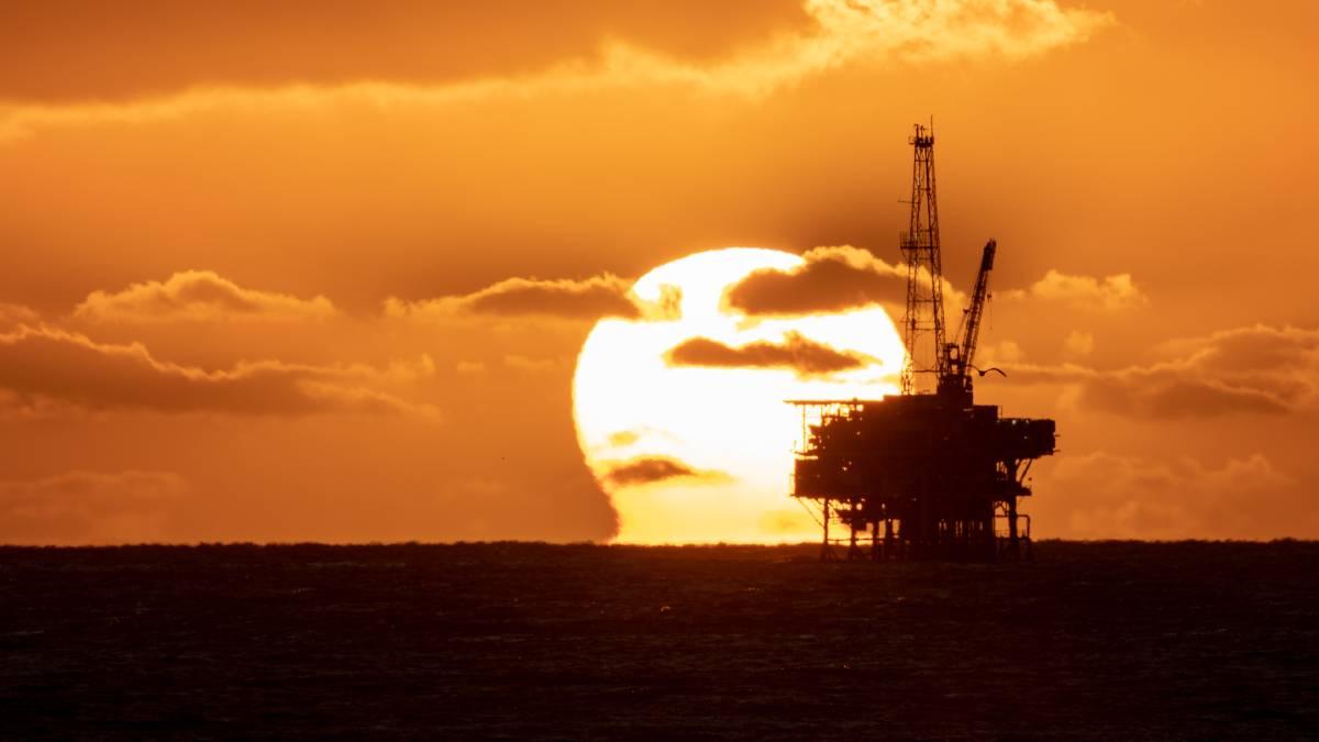 Dzieje się na rynku ropy. Obrażeni na Zachód szejkowie pożałują. Nowe naftowe potęgi gotowe pomóc UE 