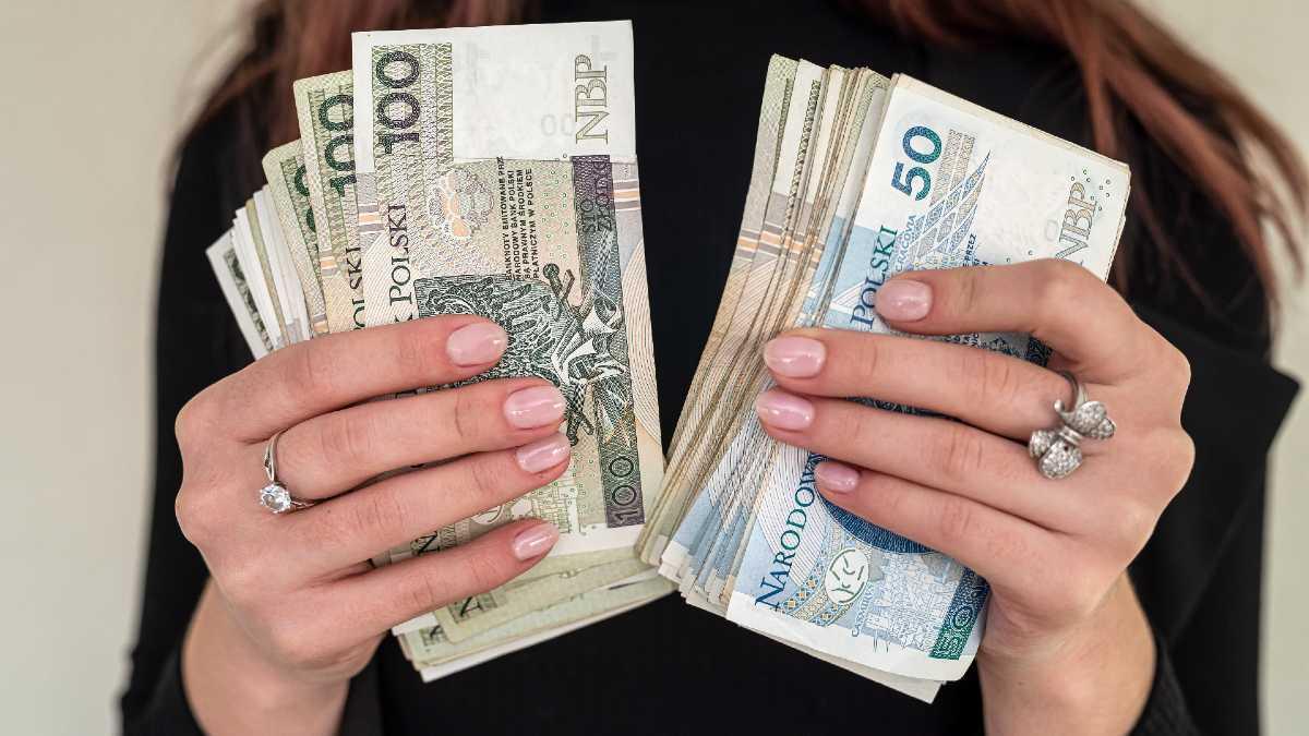 Polacy przestali wyrywać bankom pieniądze z gardła