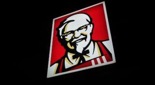 Właściciel KFC wycofuje się wreszcie z Rosji. Rusza wielkie zamalowywanie szyldów