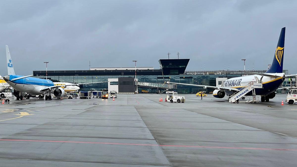 Lotnisku w Krakowie grozi przestój z powodu problemu z pasem startowym. Rząd sięgnie po fortel