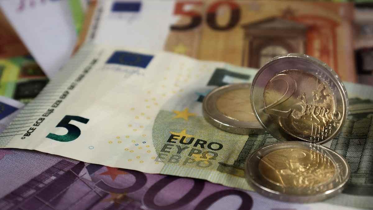 Euro zamiast złotego? Większość Polaków nie chce tego