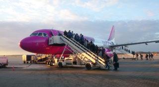 Kupujesz bilet na samolot, a za połączenie z infolinią płacisz jak za zboże. Wizz Air może mieć kłopoty