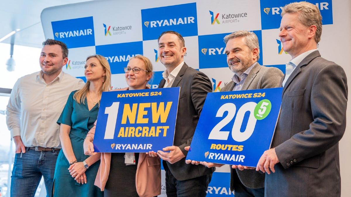 Ryanair nagradza i karze. Katowice z nowymi połączeniami, Modlin traci 10 tras i samoloty