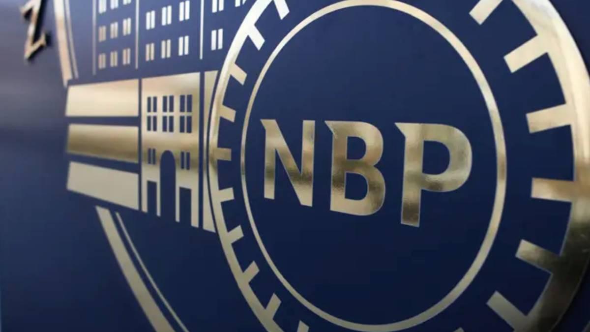 NBP pokazał raport. Inflacja będzie spadać wolniej, wzrost PKB przyspieszy